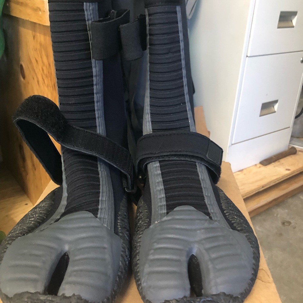 H2Odyssey 3MM split toe water booties